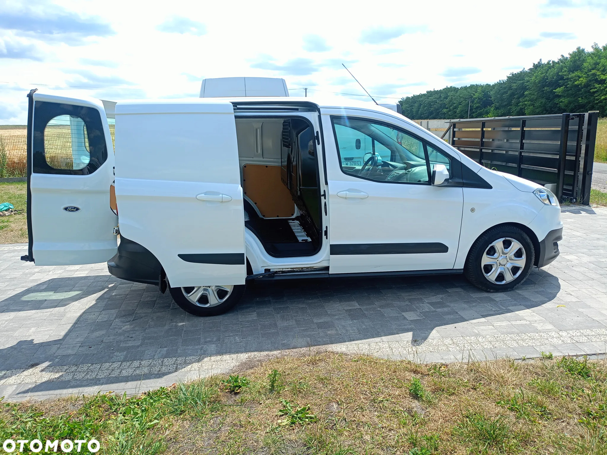 Ford courier - 25
