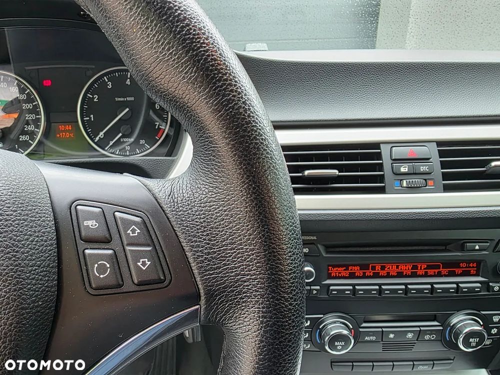 BMW Seria 3 320i Edition Exclusive - 17