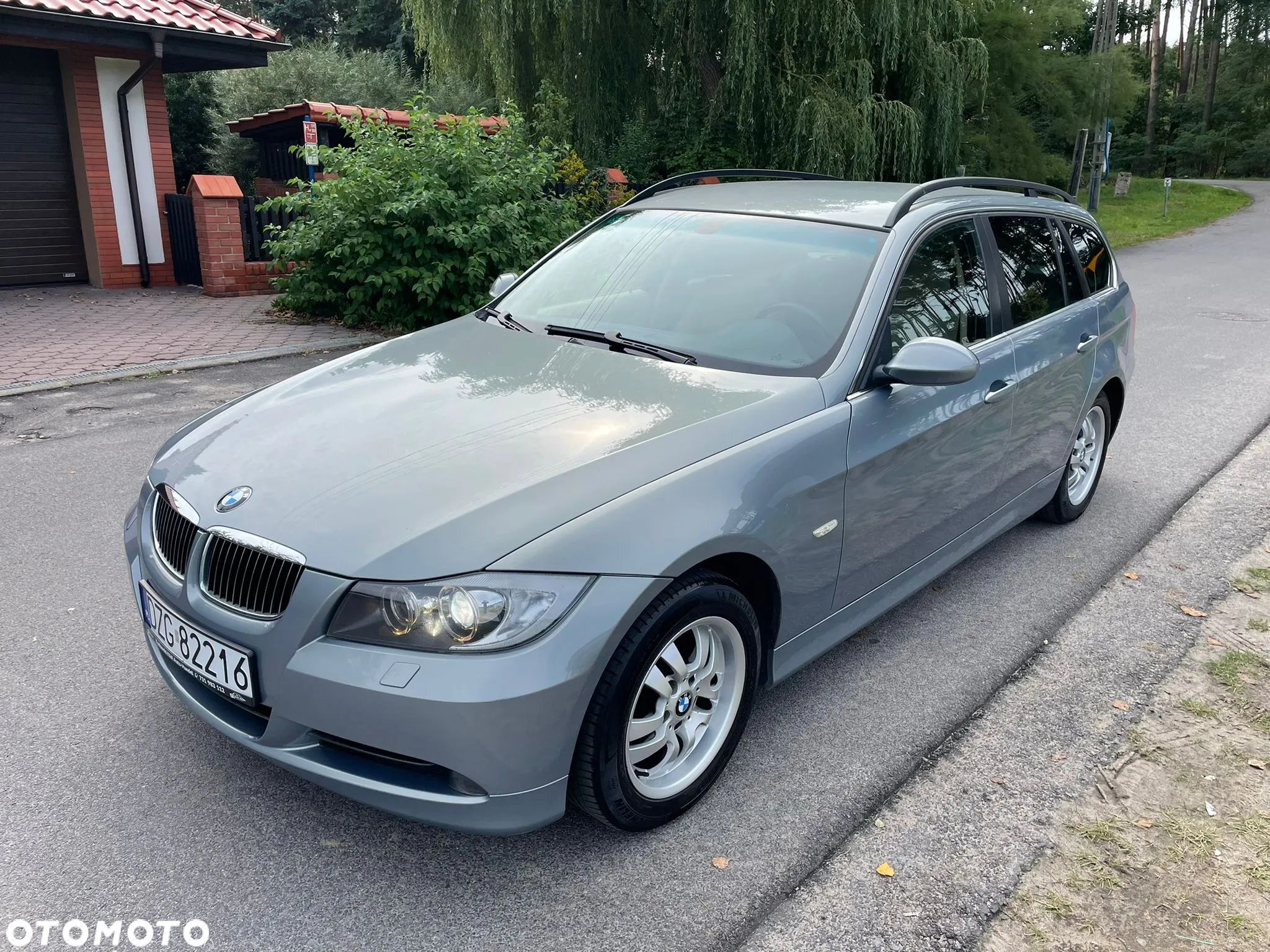 BMW Seria 3 325i Touring - 1