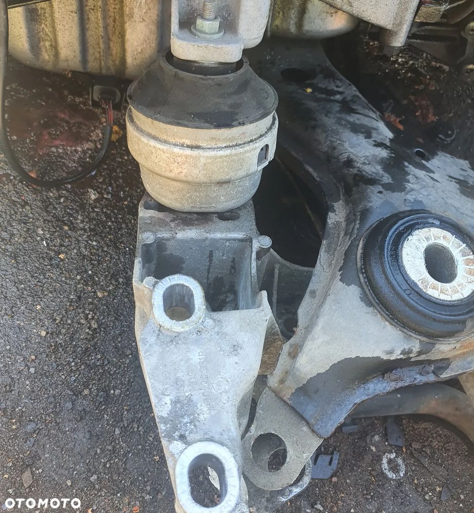 Audi A4 B5 lift 1.8 20V łapa poduszka silnika - 2