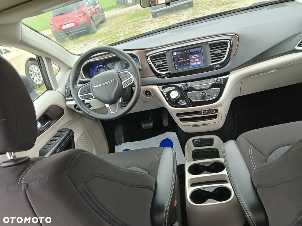 Chrysler Pacifica - 29