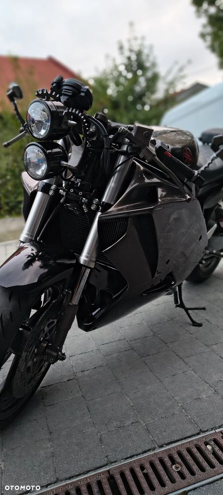 Yamaha FZR - 6