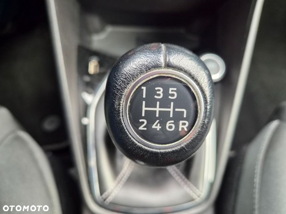 Ford Fiesta 1.0 EcoBoost S&S TITANIUM - 16