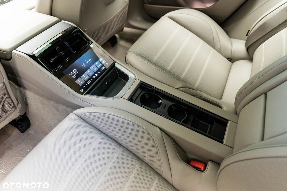 Porsche Panamera 4 E-Hybrid PHEV - 25