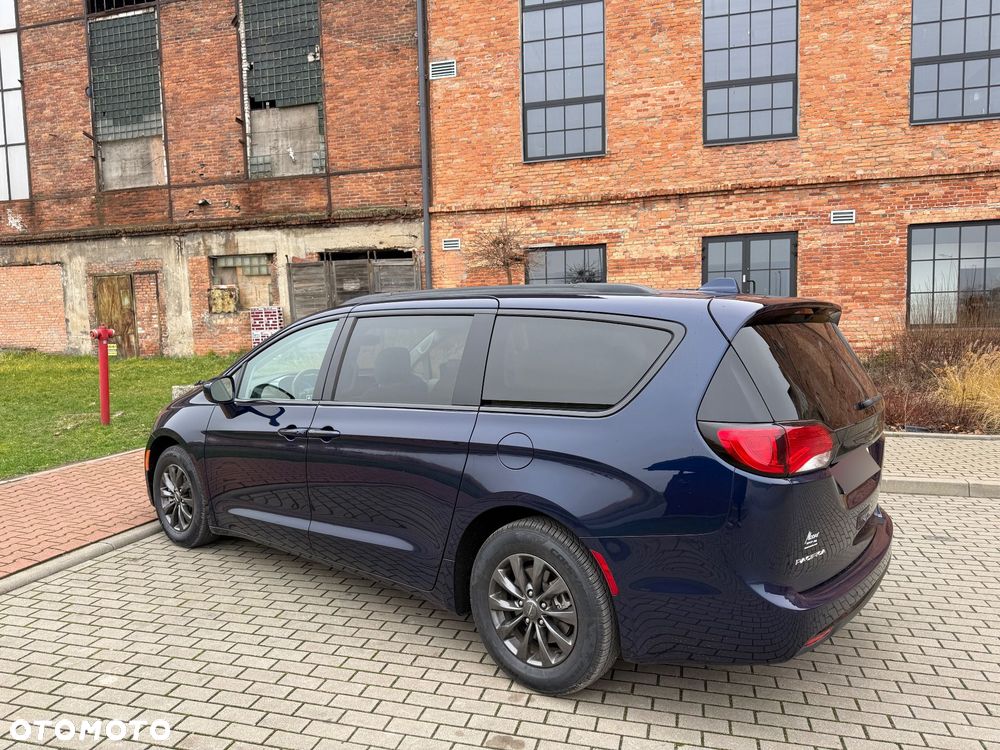 Chrysler Pacifica - 20