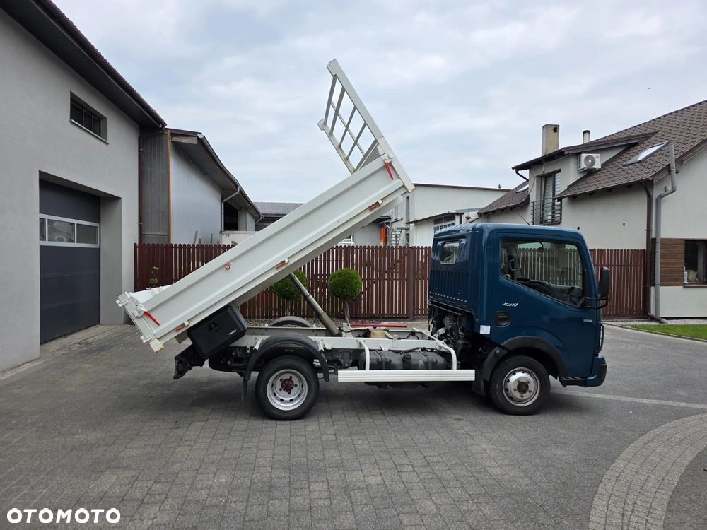 Renault Maxity - 9