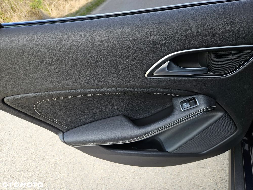Mercedes-Benz GLA 250 7G-DCT Activity Edition - 36