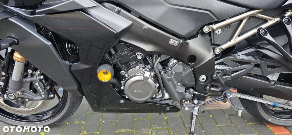 Suzuki GSX - 35