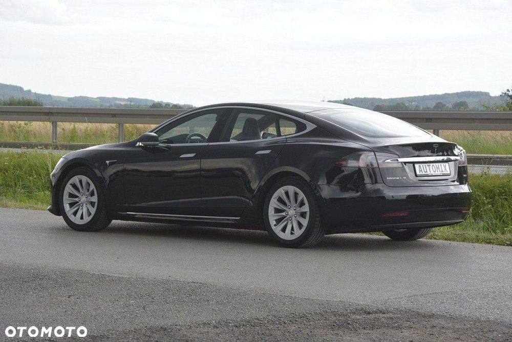 Tesla Model S - 5