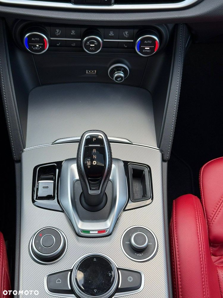 Alfa Romeo Stelvio 2.0 Turbo 16V AT8-Q4 Super - 36