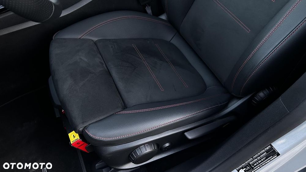 Mercedes-Benz GLA - 13