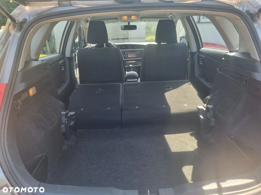 Toyota Auris 1.6 Premium + - 24
