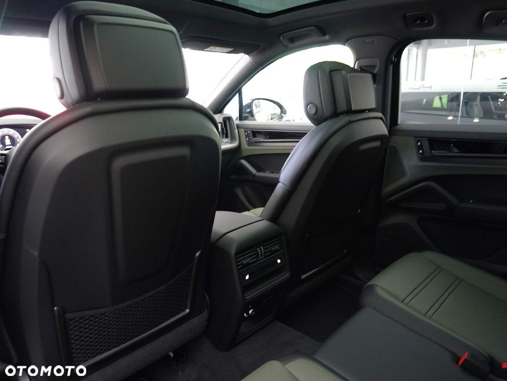 Porsche Cayenne E-Hybrid PHEV Black Edition - 34