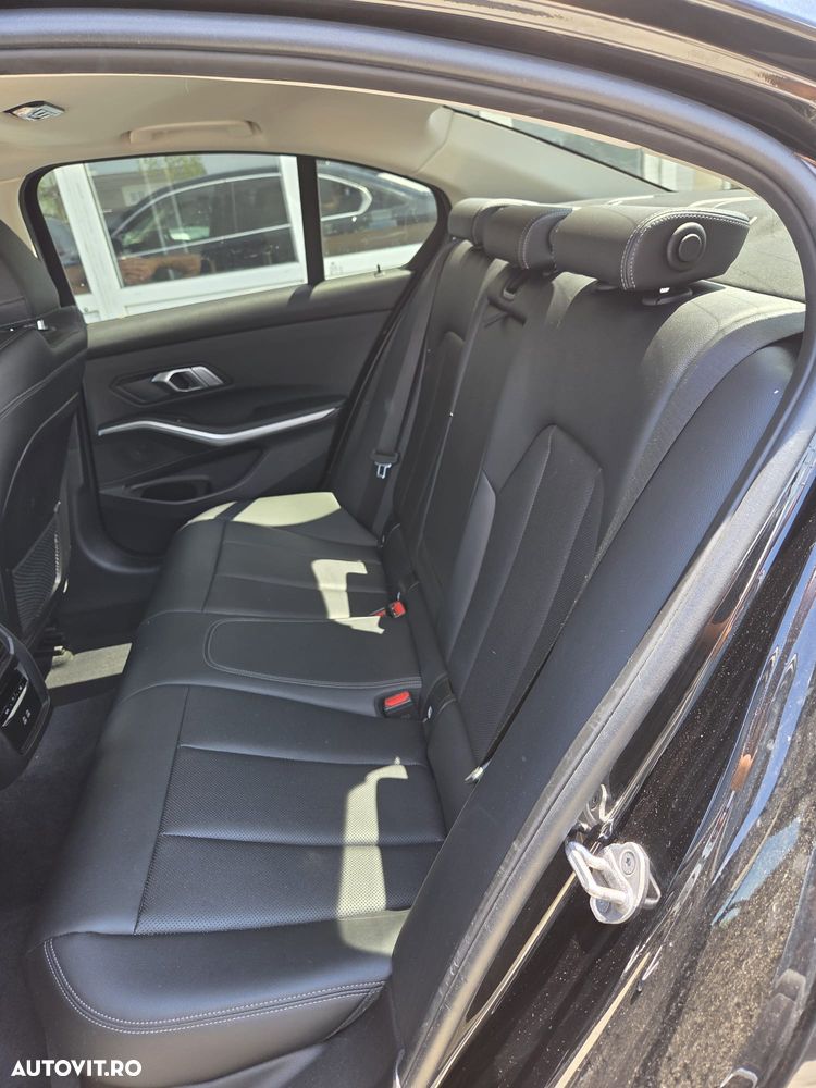 BMW Seria 3 320d xDrive AT Luxury Line - 11