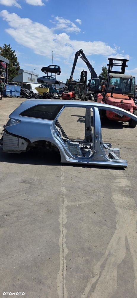 TOYOTA AURIS II KOMI ĆWIARTKA PRAWA TYŁ - 1
