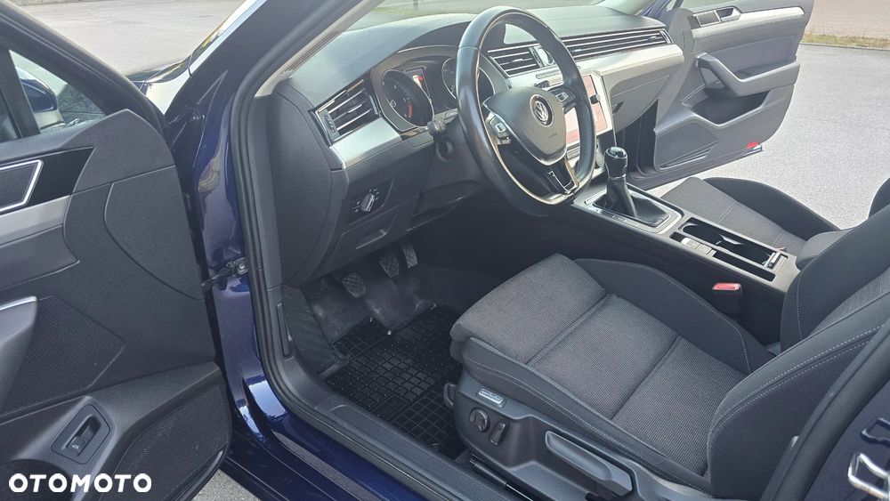 Volkswagen Passat ver-2-0-tdi-scr-comfortline - 18