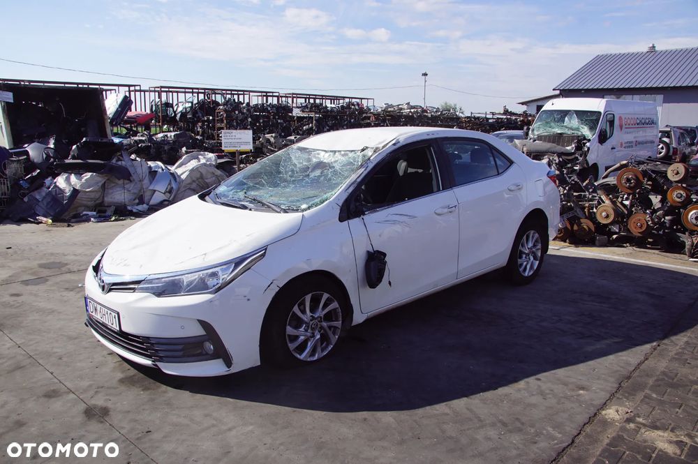 Auto na części - Toyota Corolla E16 XI Lift 1.6 Valvematic 132 KM 1ZR-FAE 3040020110 040 2016R Drzwi Szyby Klapa Zderzak Silnik Skrzynia Komputer Licznik Radio Konsola Moduł - 2