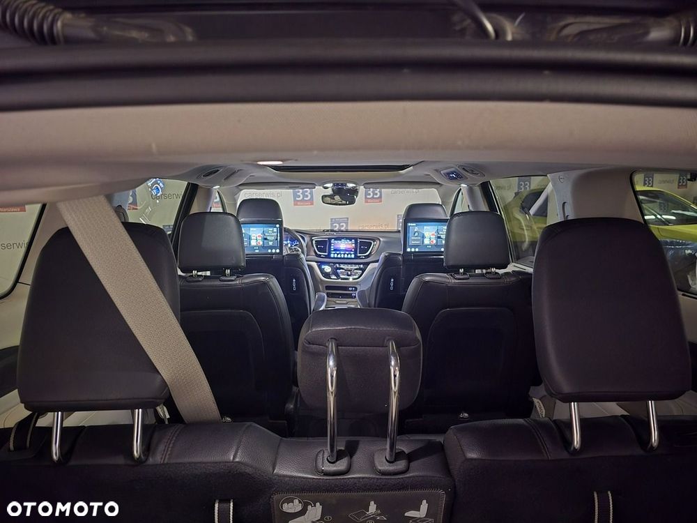 Chrysler Pacifica - 8