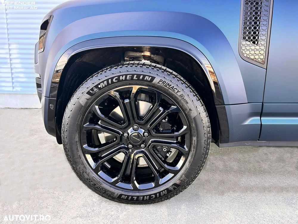 Land Rover Defender - 4