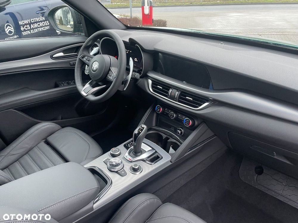 Alfa Romeo Stelvio - 10