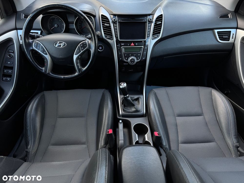 Hyundai i30 1.6 CRDi Fifa World Cup Edition - 11