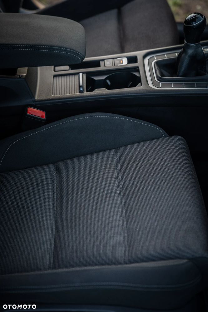 Volkswagen Passat - 24