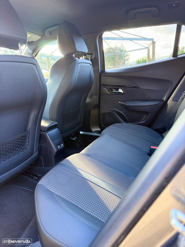 Peugeot 2008 PureTech 130 EAT8 GT Pack - 12