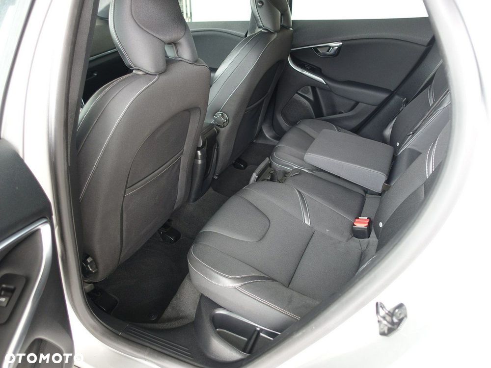 Volvo V40 D3 Geartronic Momentum - 18