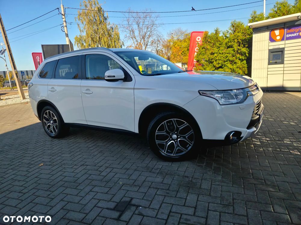 Mitsubishi Outlander 2.2 DI-D 4WD Automatik Diamant Edition - 19