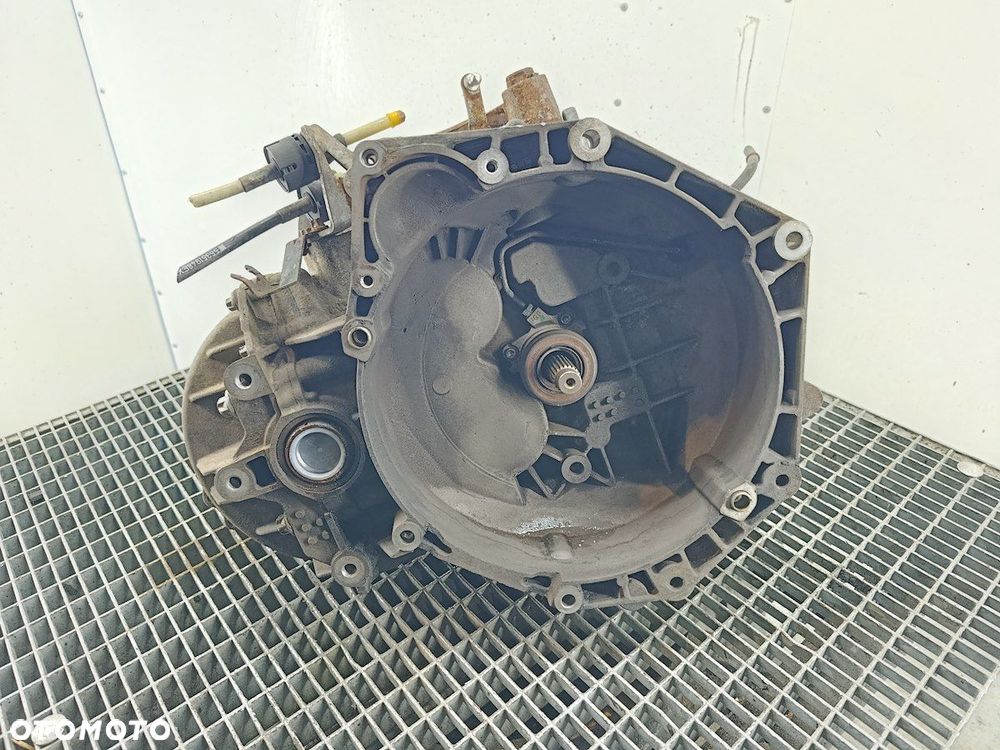 SKRZYNIA BIEGÓW MANUALNA 6 OPEL ZAFIRA B M32 1.9 CDTI - 2