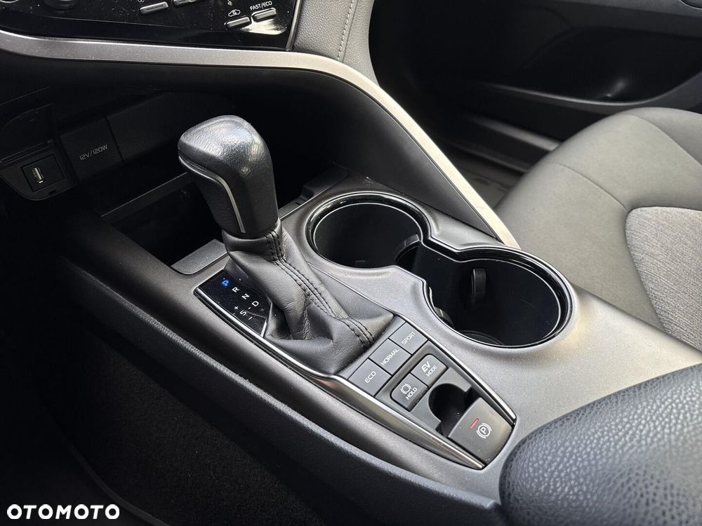 Toyota Camry 2.5 Hybrid Comfort CVT - 12