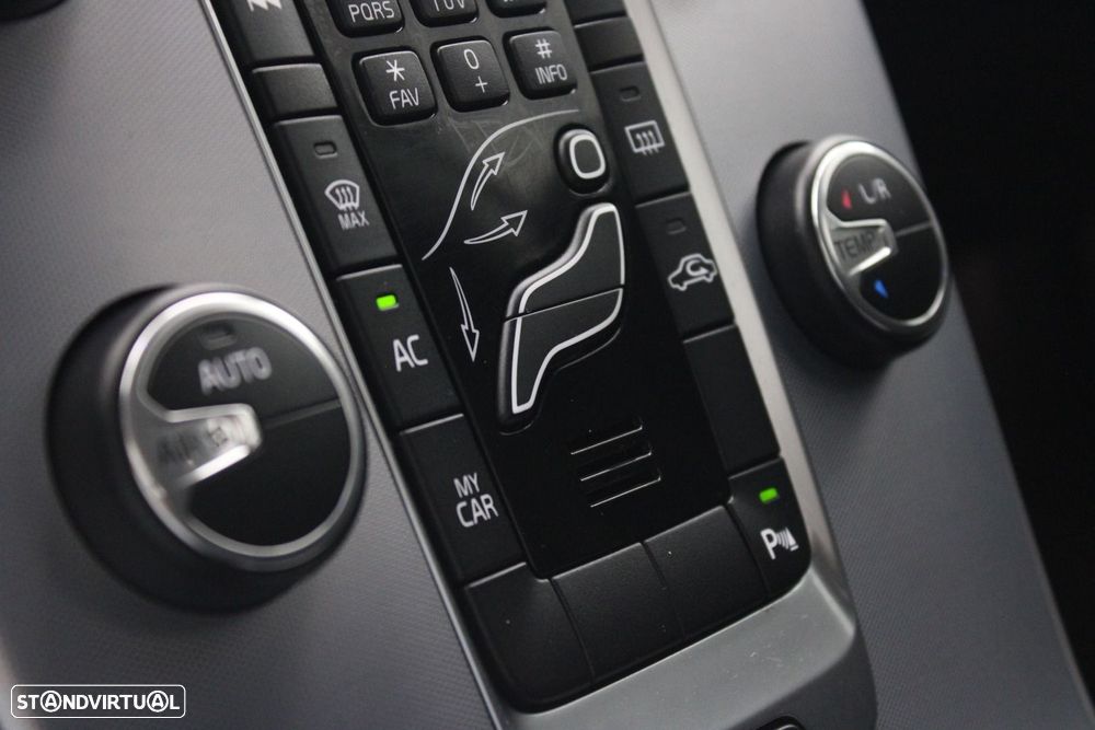 Volvo V40 Cross Country 2.0 D3 Momentum - 23