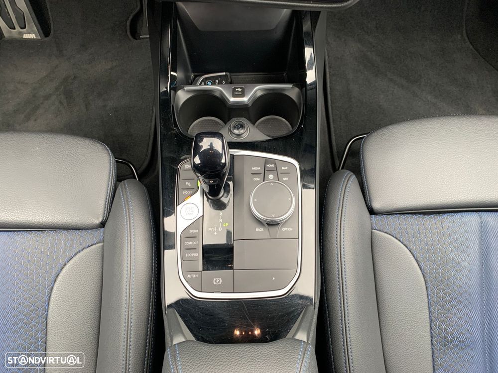 BMW 116 d Pack Desportivo M Auto - 26