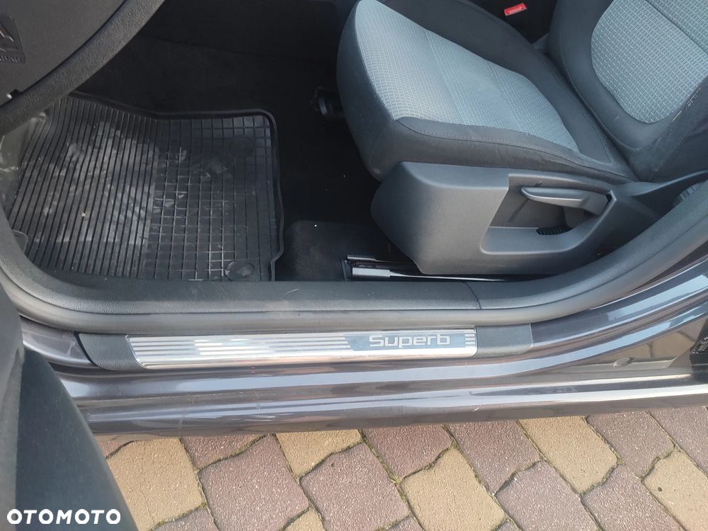 Skoda Superb 2.0 TDI Ambition - 13