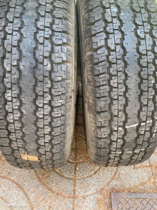 2 pneus 245/70/16 bridgestone dueler h/t com mais de 90% de piso - 1