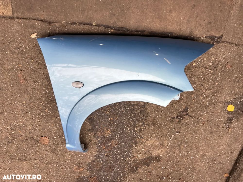 Aripa dreapta fata Citroen C3 bleo albastru 2006