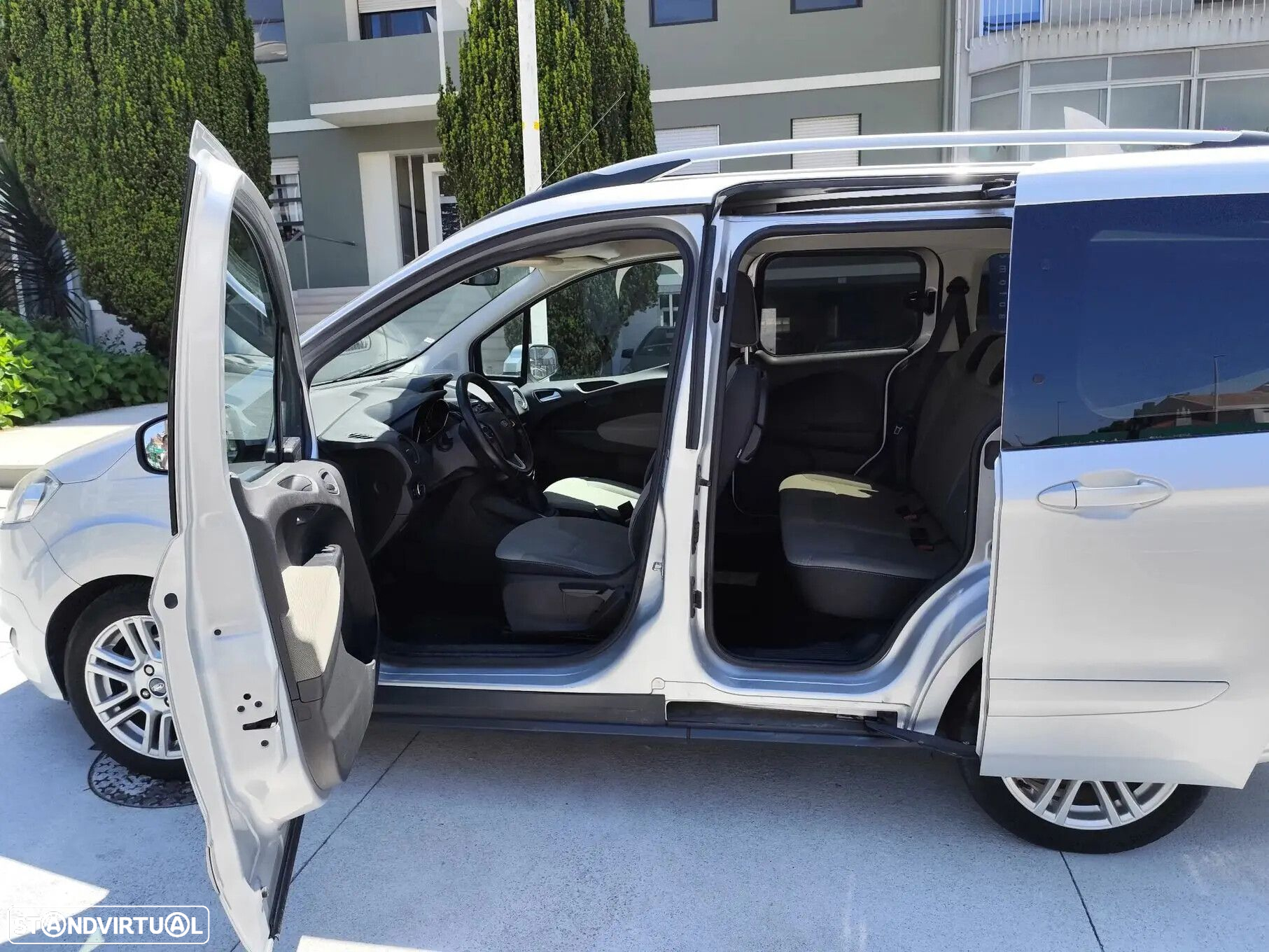 Ford Tourneo Courier 1.0 EcoBoost Titanium - 5