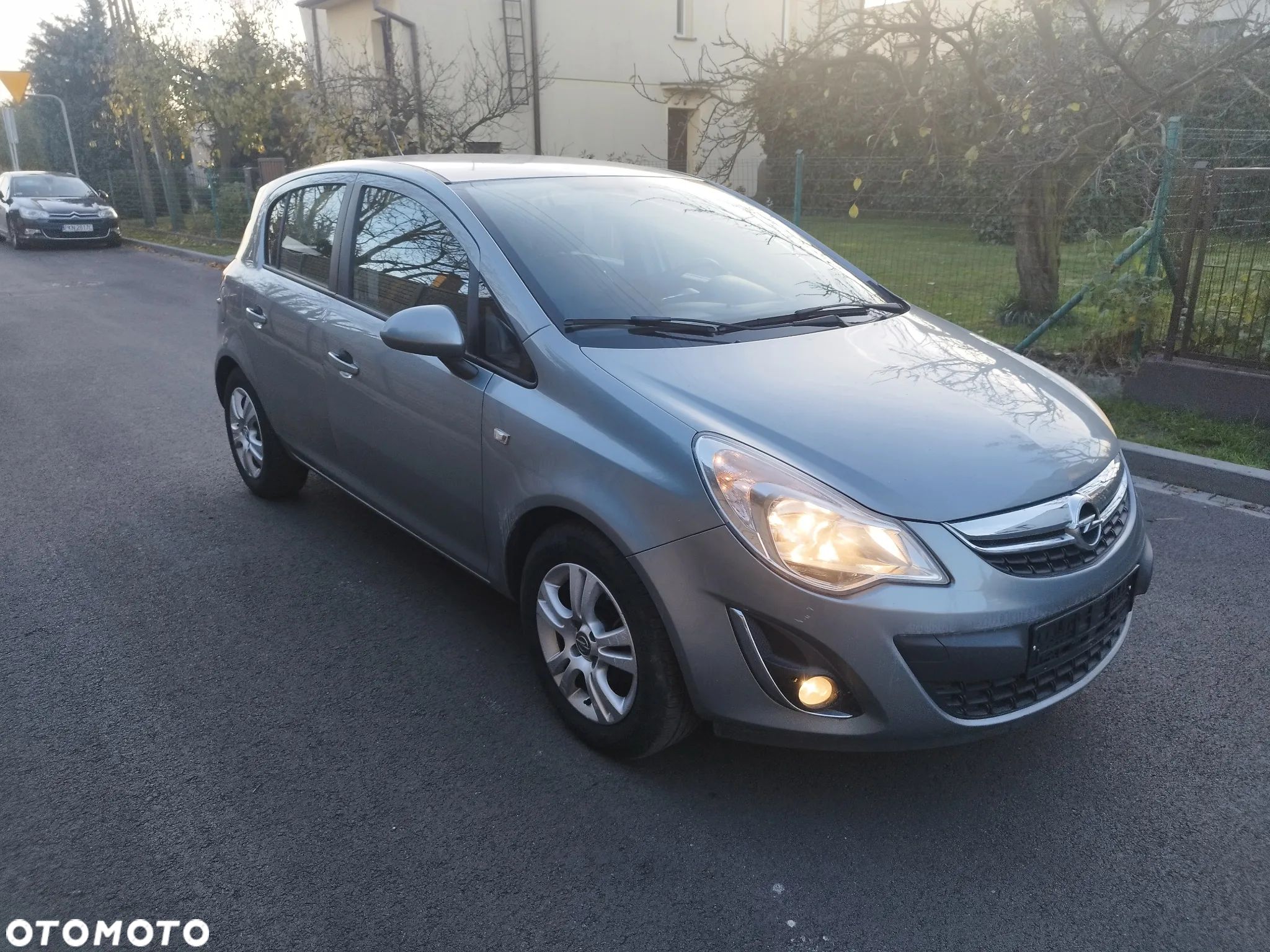 Opel Corsa 1.2 16V Color Edition - 1