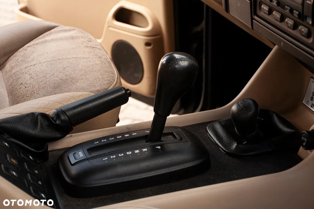 Land Rover Discovery - 30