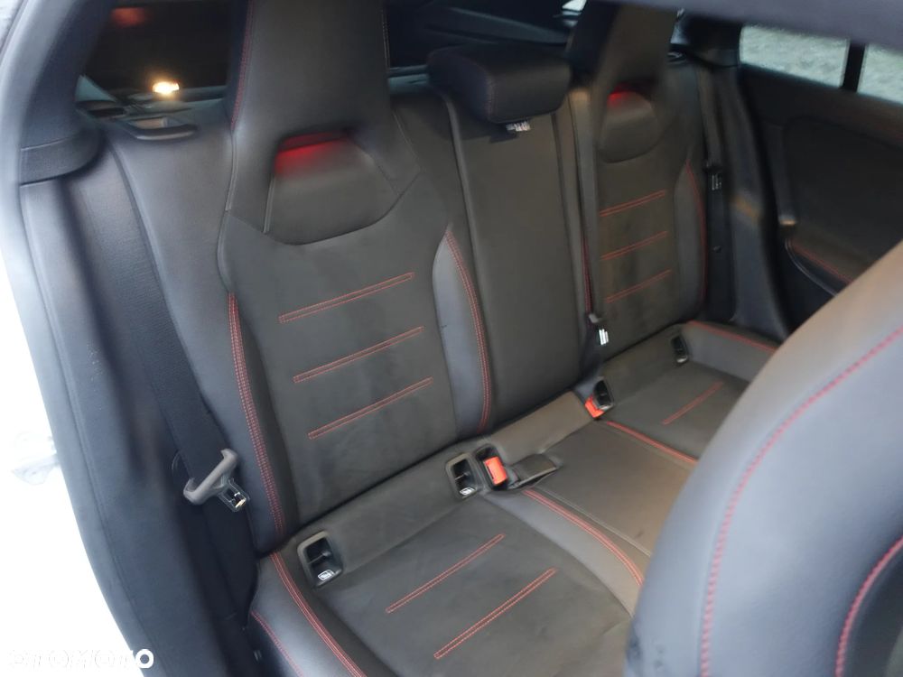 Mercedes-Benz CLA 250 4-Matic AMG Line 7G-DCT - 9