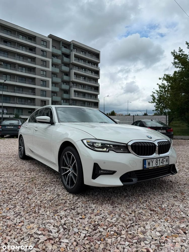 BMW Seria 3 330i Sport Line