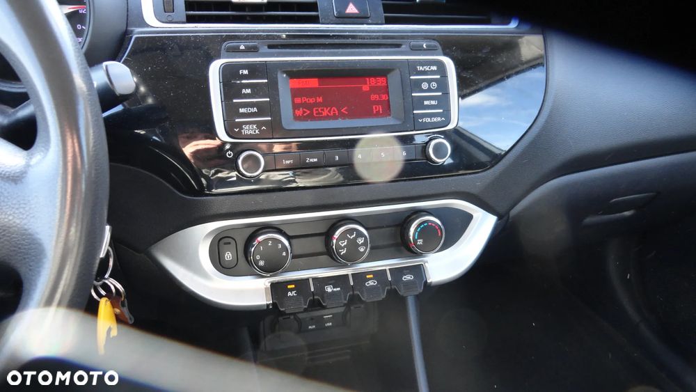Kia Rio 1.2 L - 11