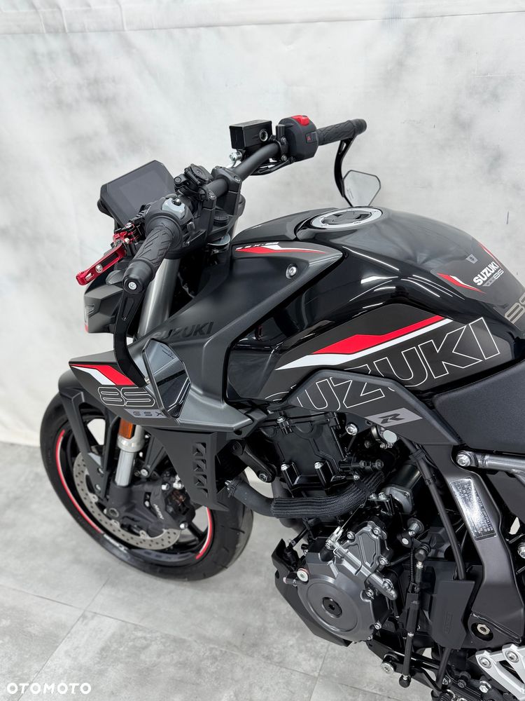 Suzuki GSX - 21