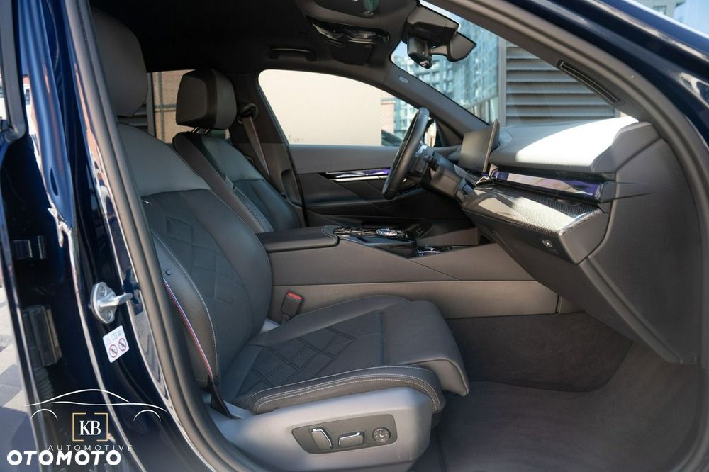 BMW Seria 5 550e xDrive - 26