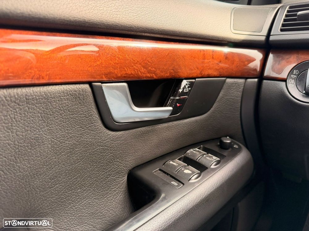 Audi A4 Avant 2.5 TDI quattro - 27