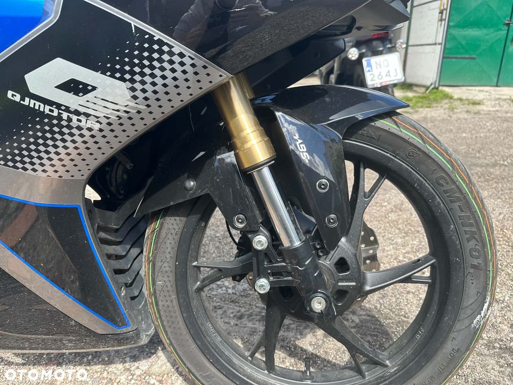 QJMOTOR SRK 125R - 9