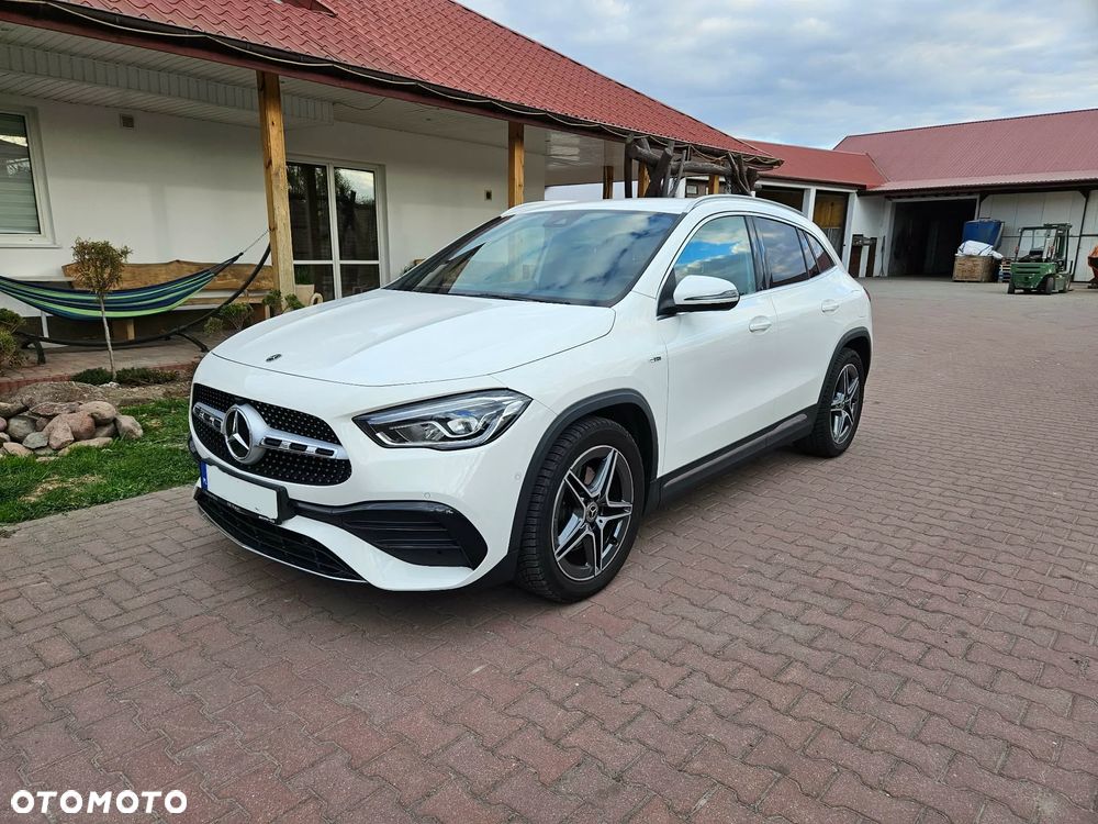 Mercedes-Benz GLA 180 AMG Line - 1