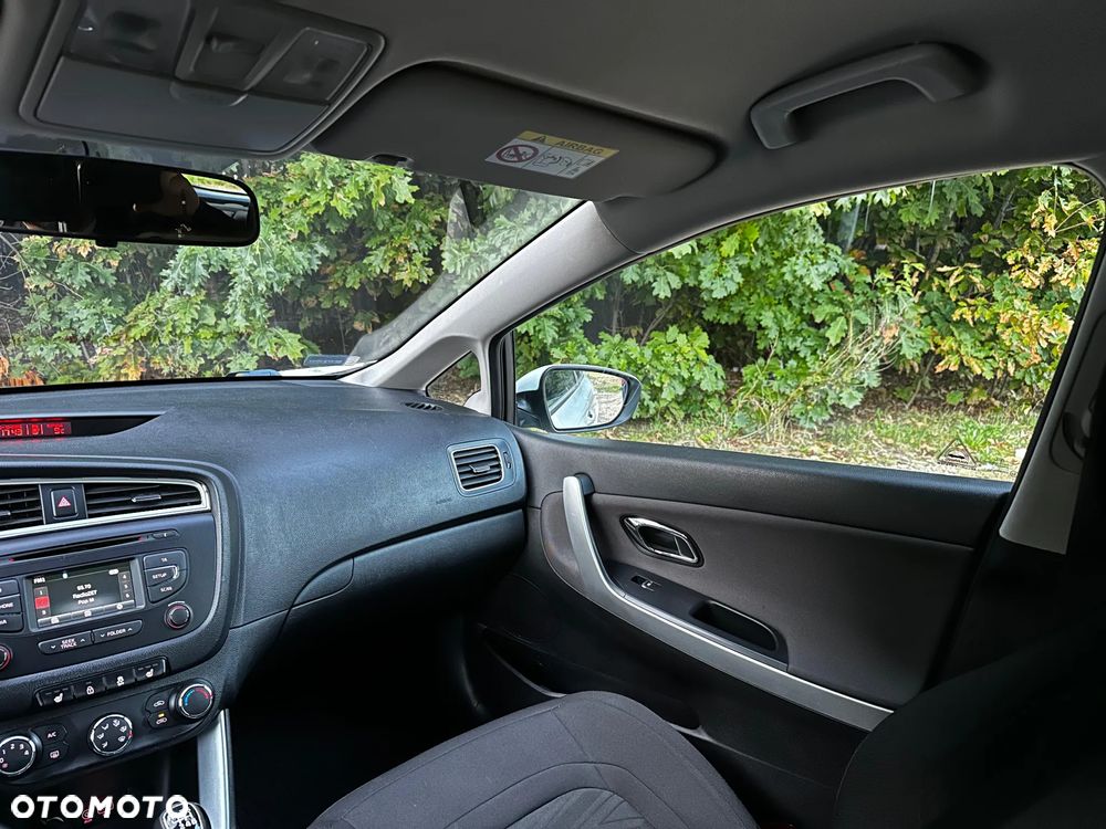 Kia Ceed - 12