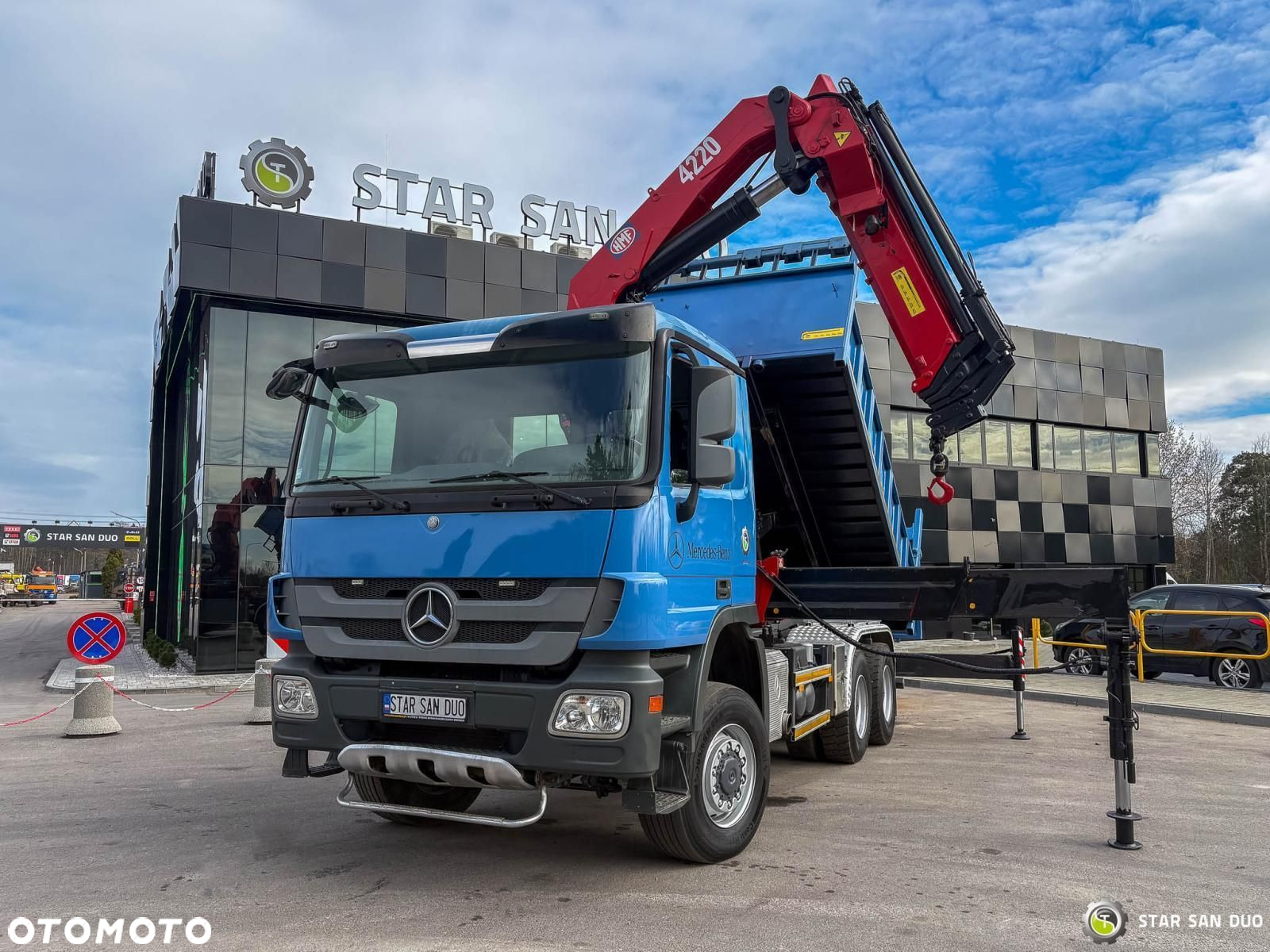 Mercedes-Benz ACTROS 3341 6x6 HMF 4220 K4 HDS Żuraw Wywrotka - 2