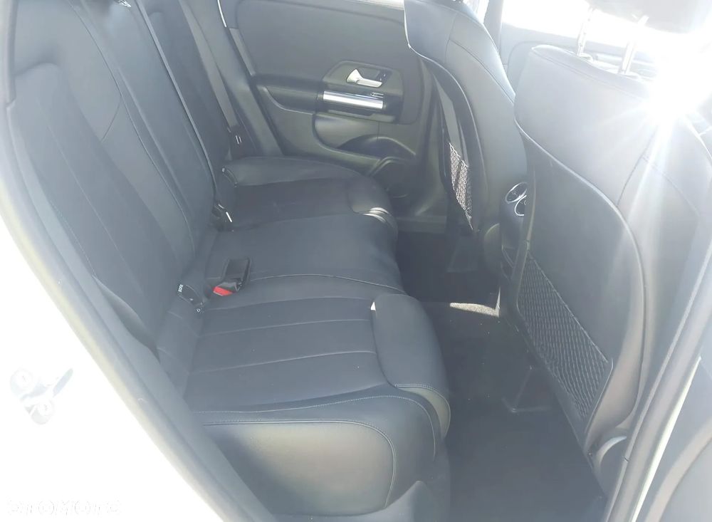 Mercedes-Benz GLA - 10